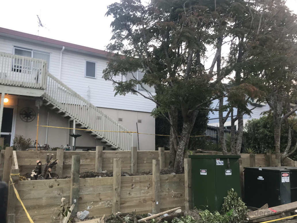 Timber retaining wall