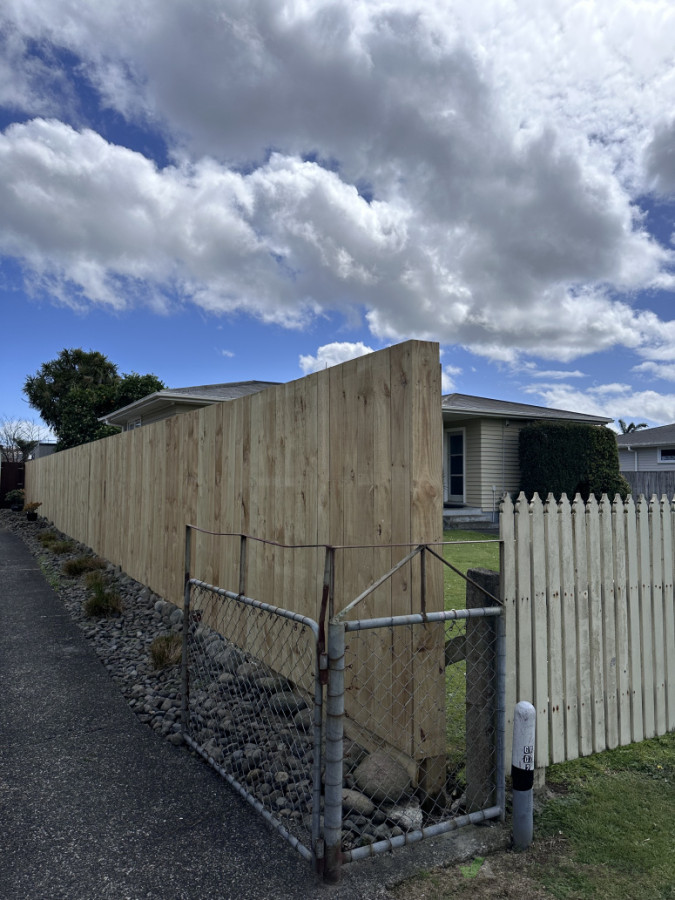 32m Boundary Fence