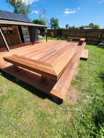 Kwila deck with inbuilt seating