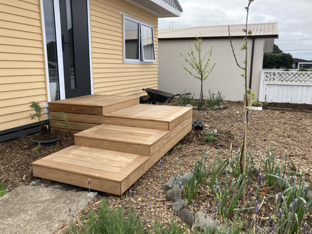 Entrance steps, Garapa timber.