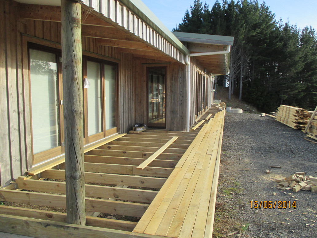 A high quality timber deck is added onto an existing build.