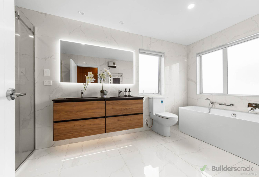 Spacious Master-ensuite
