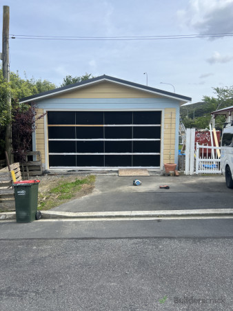 Front face garage .