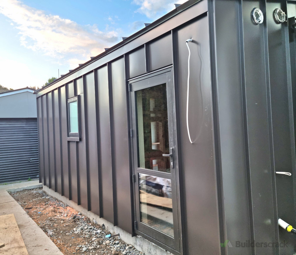 Tray roofing and cladding, windows details flashing