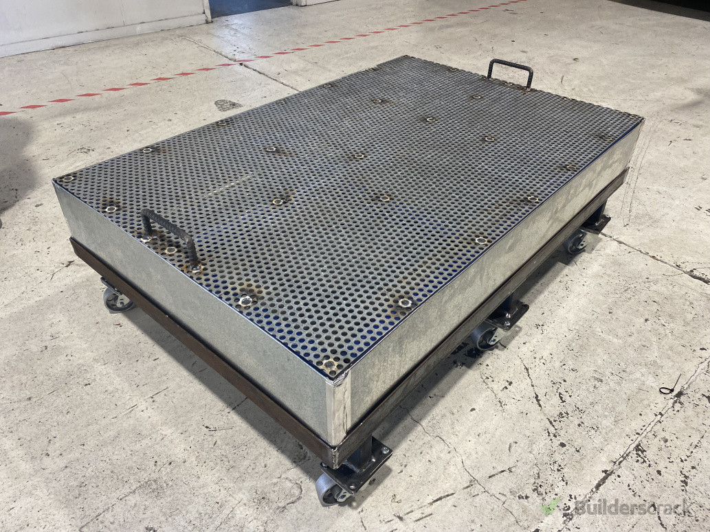 Mobile engine drip tray