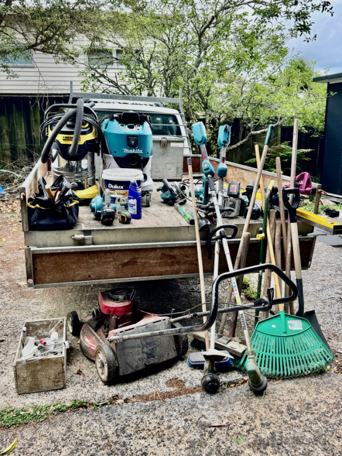 Have a flatbed ute, large trailer, all the gear