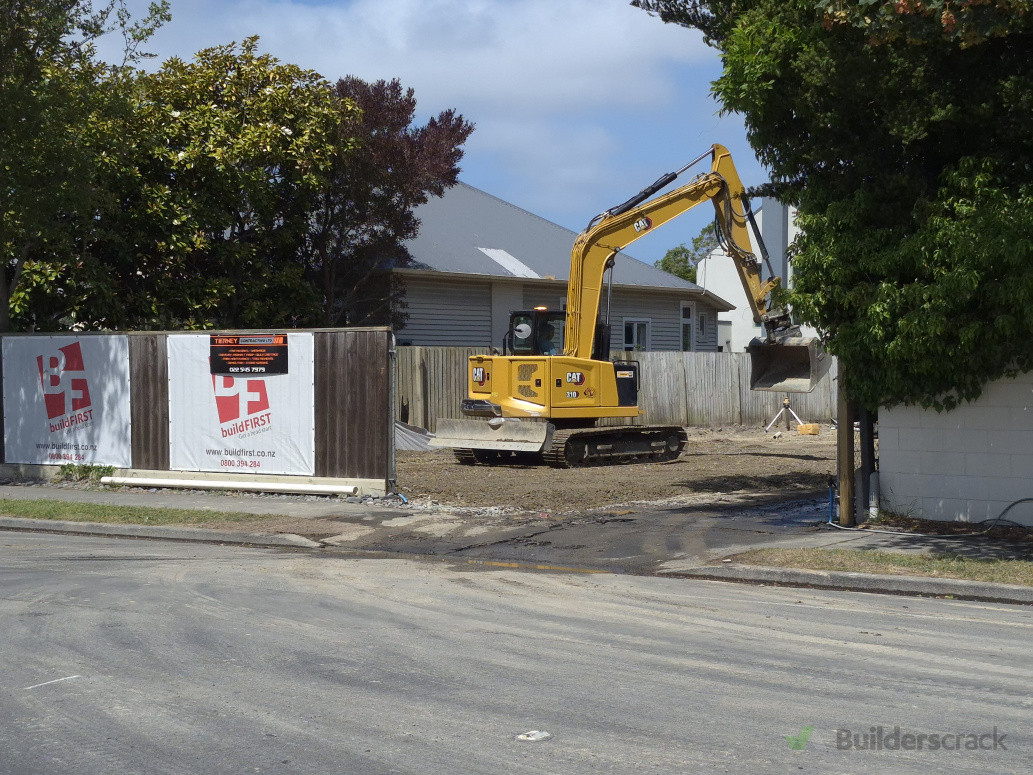 House demolition, 1.5m digout and prep up with the new cat