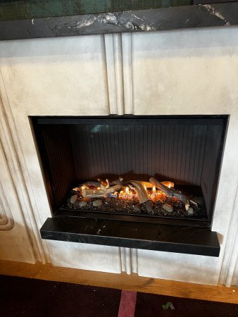 Gas fireplace