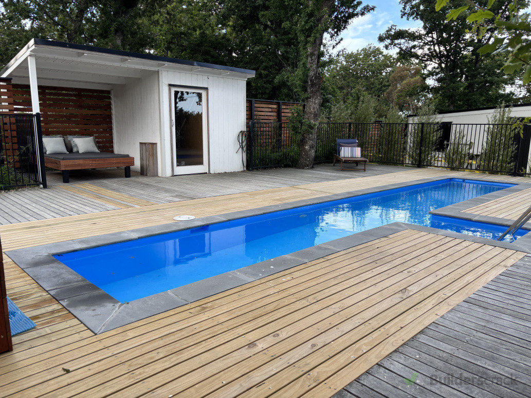 Pool cabana and day bed in Hawarden