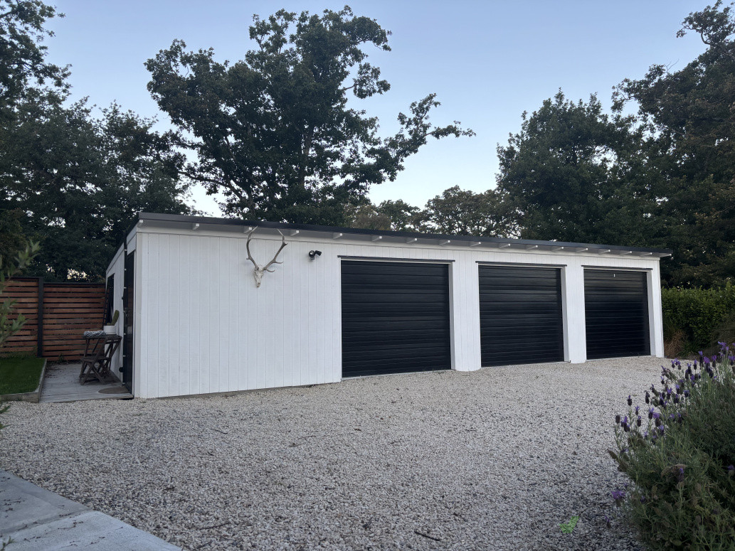 3 bay garage with a studio