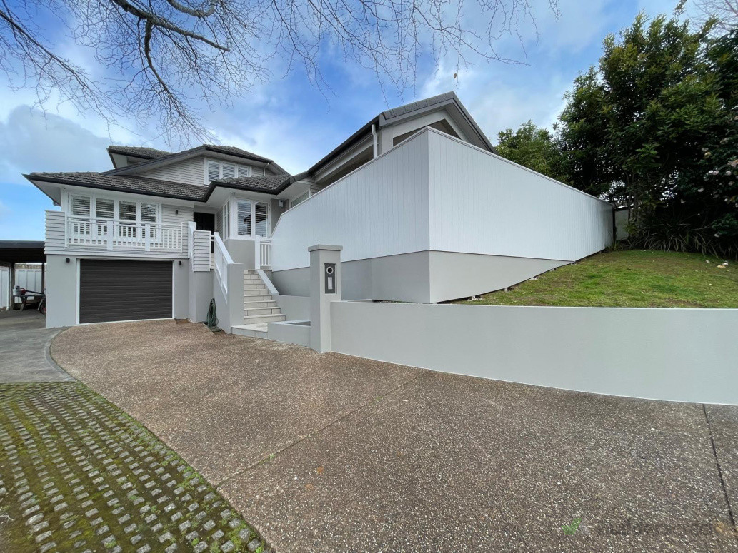 Full Facade Renovation/Mt. Roskill - Specialized System