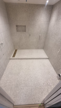 Nature stone look with mosaic feature wall epoxy grout