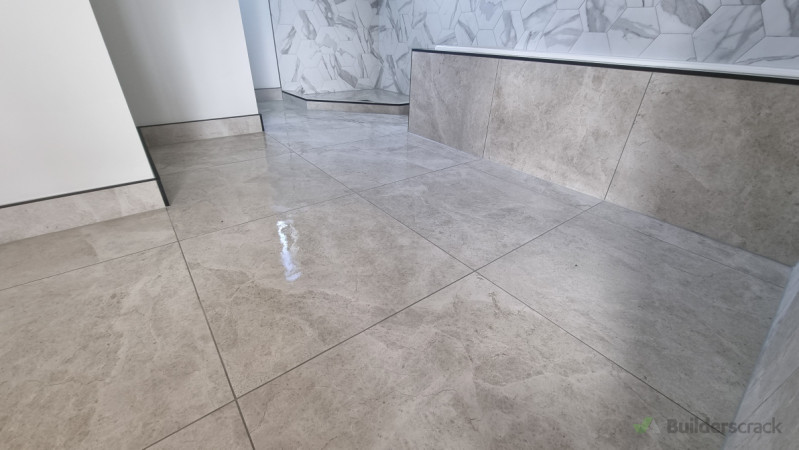 Bathroom floor with 100 mm. High Tiles Skirting