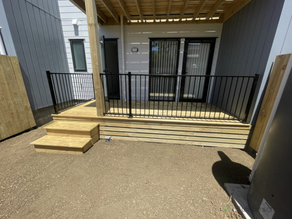 Deck with two steps and aluminium balustrades