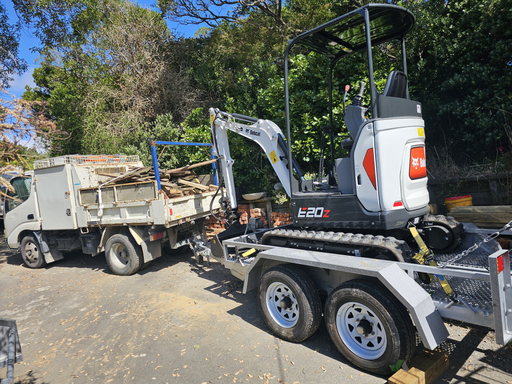 2t digger and tipper truck for hire