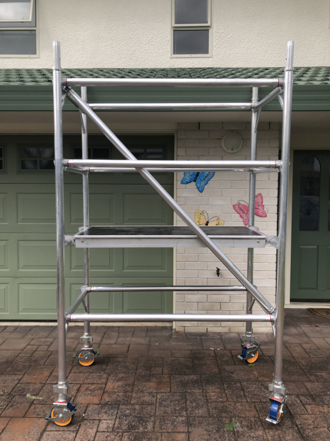 Small mobile scaffold
