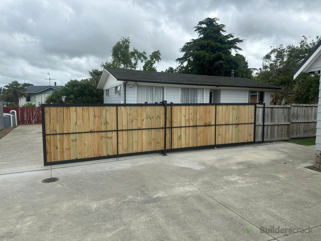 Takanini project - Custom made 8 metre sliding gate.