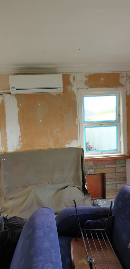 Wallpapering stripping