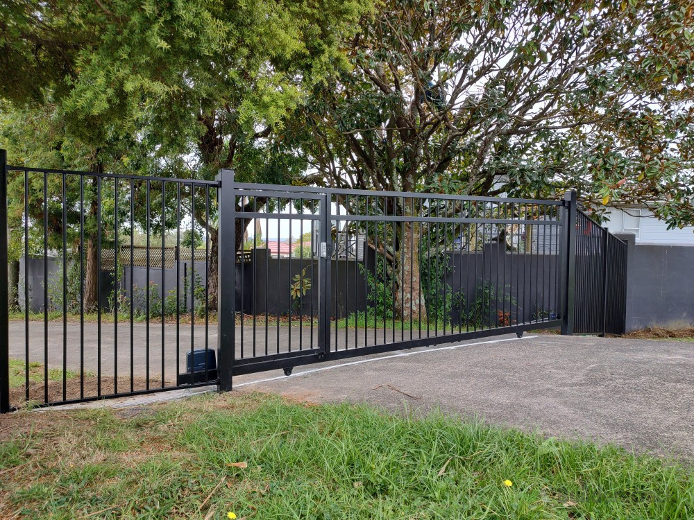 Tubular style sliding gate