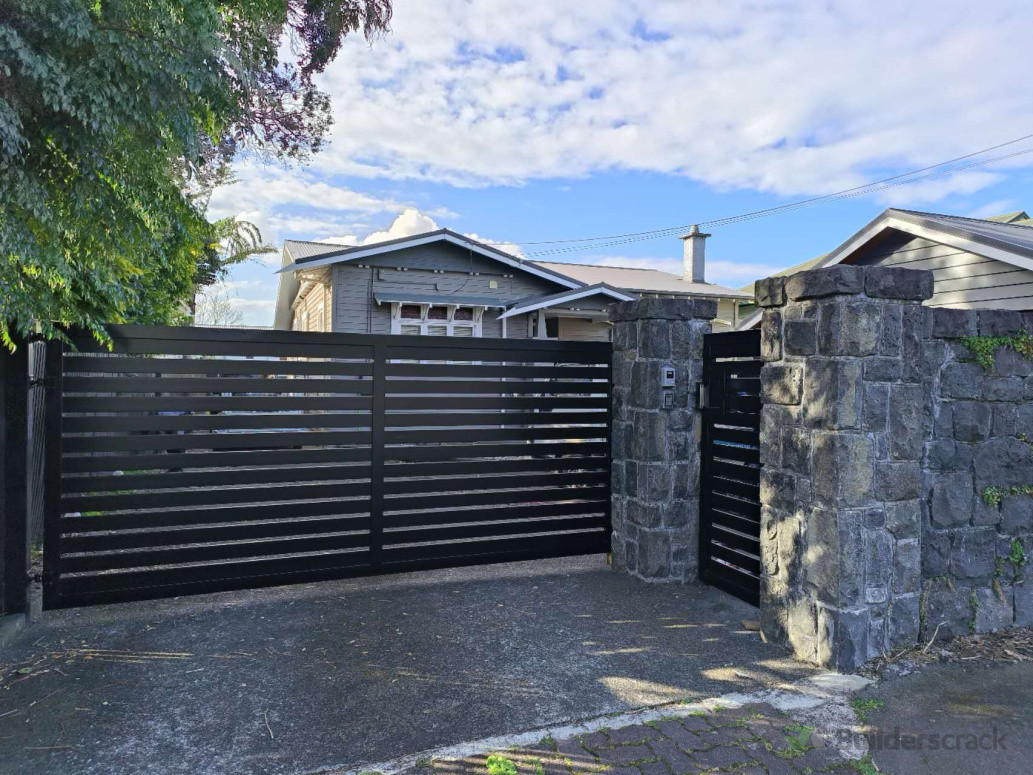Horizontal Slab style swing gate