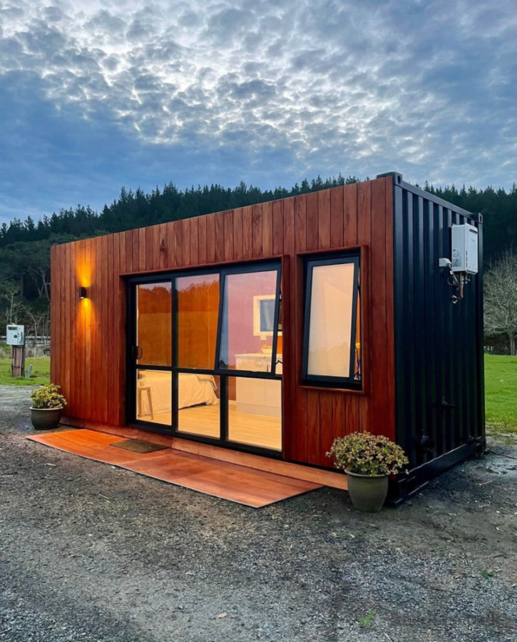Tiny house built from a 20ft Shipping container!