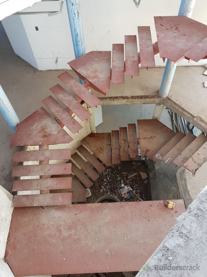 Customized steel floating staircase for private dwelling