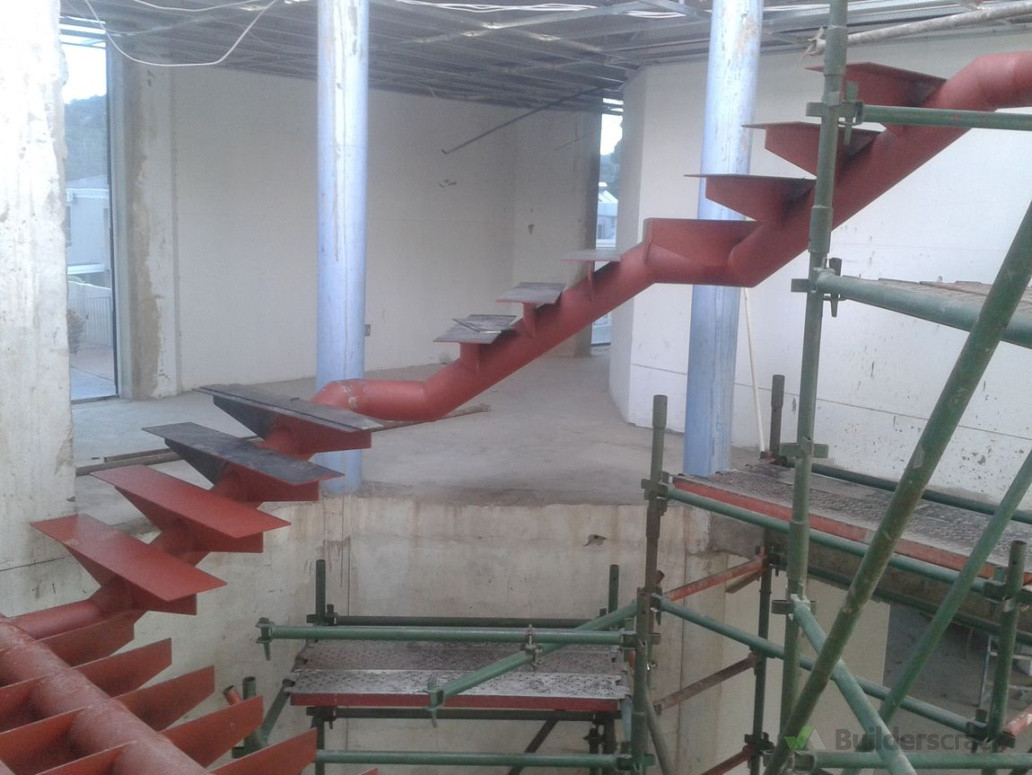 Customized steel floating staircase for private dwelling