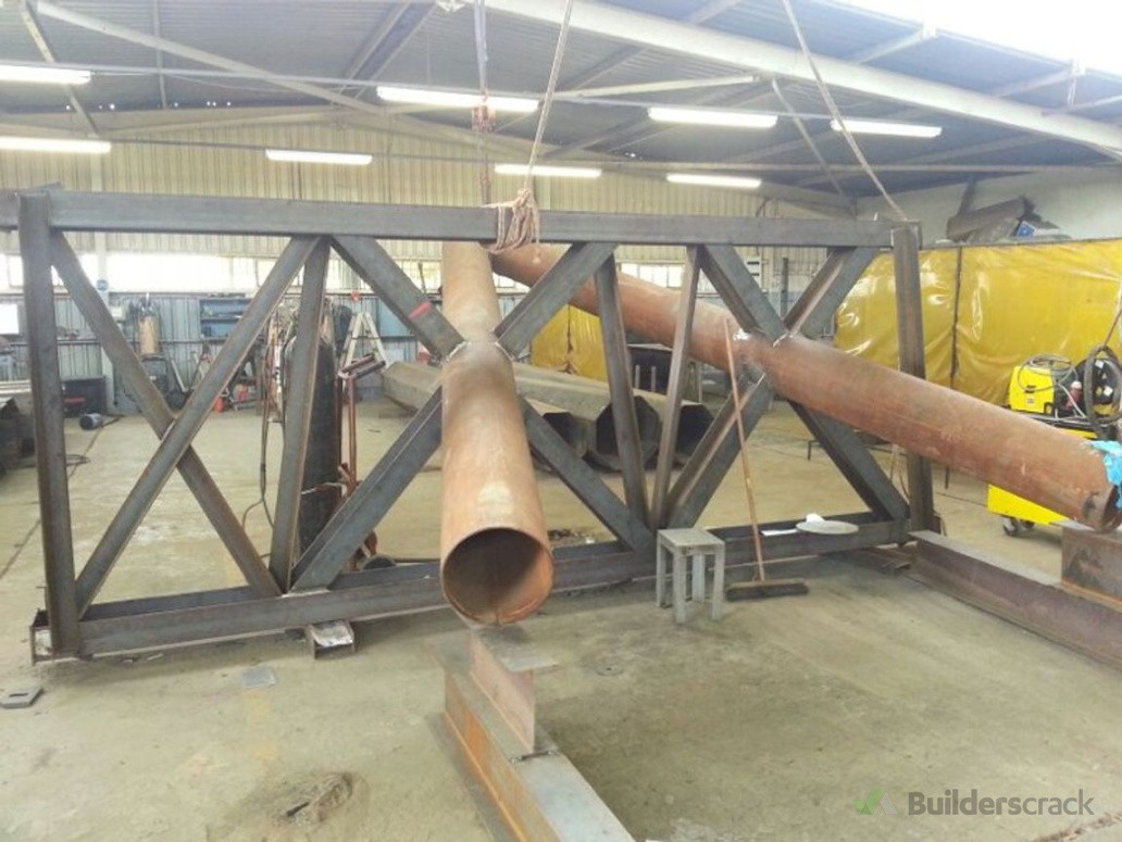 Apex support for canopy mall entrance