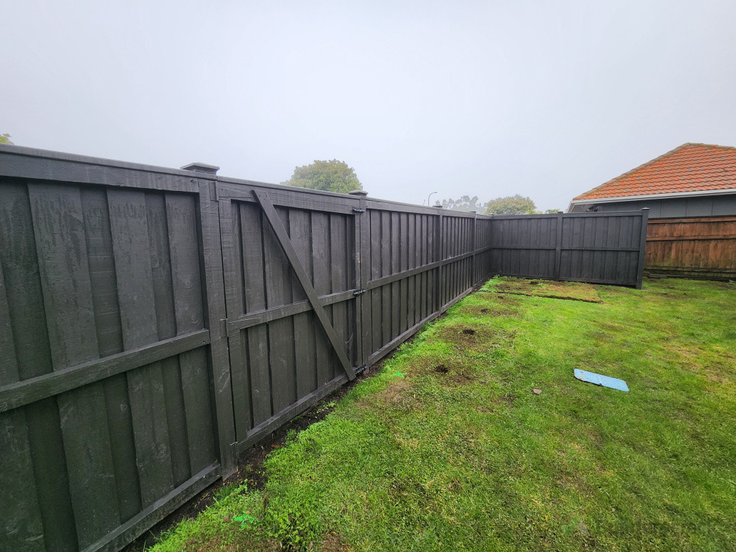 1.8m shiplap fence with capping