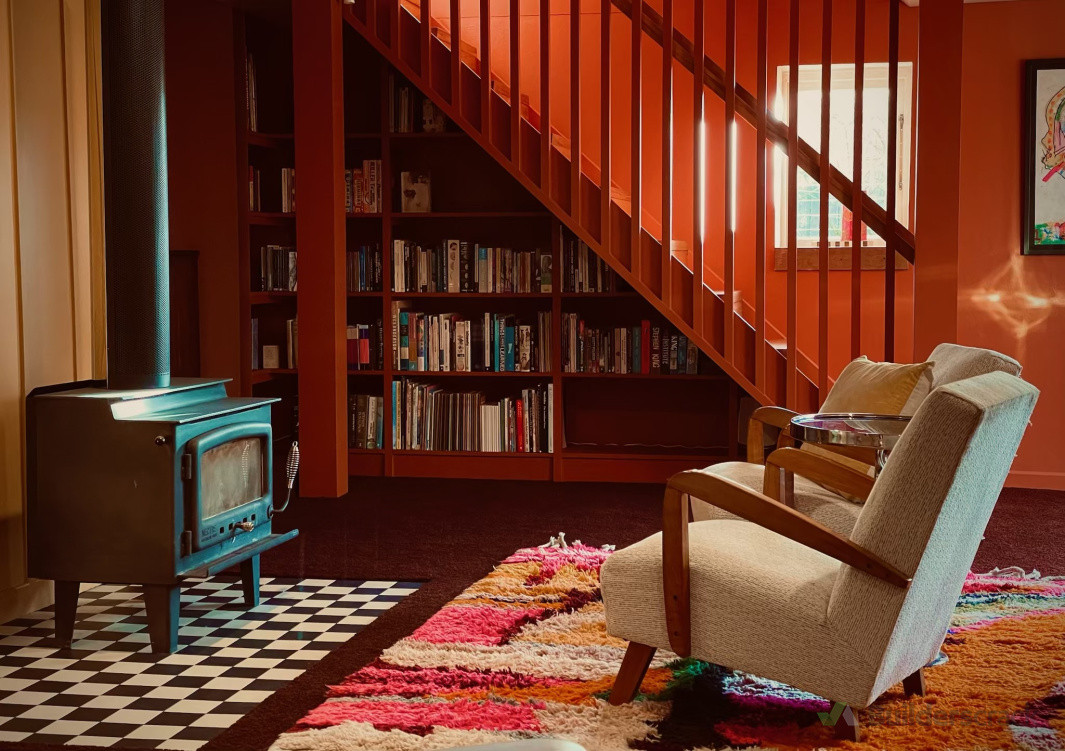 Finished bookshelf/Screen