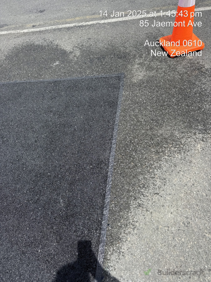 Road sealant for both New old old Asphalt joint