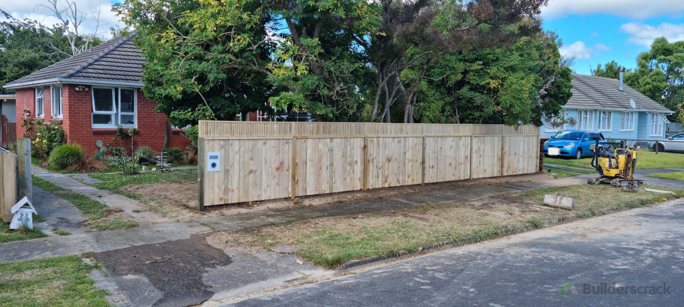 Timber Fence With Trellis
