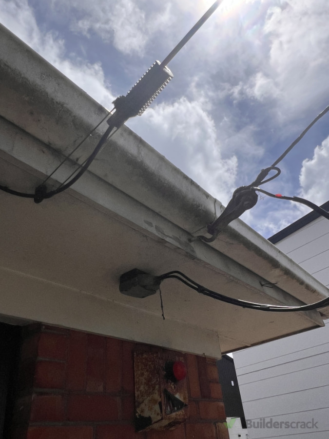 Dislocation of Main feed wire into residental