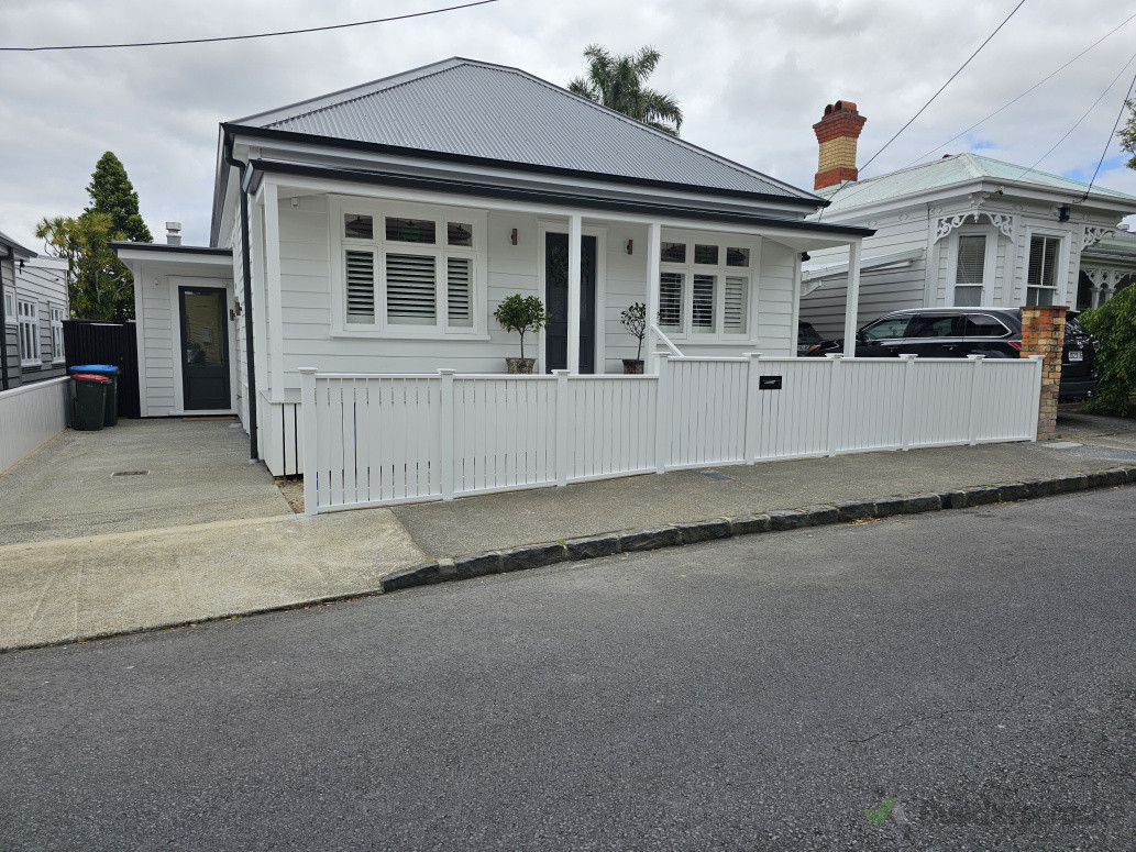 We have been told by people passing by that this is the best fence on the street