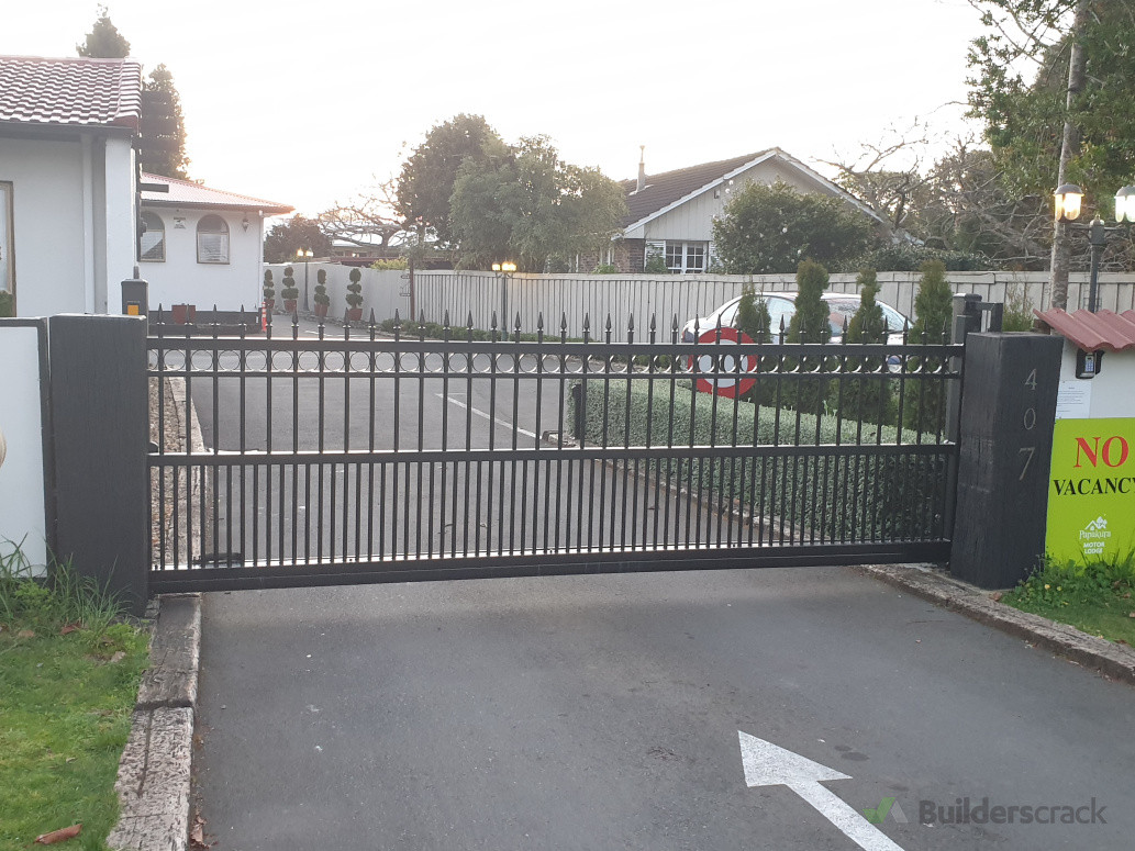 Tube Sliding Gate (Commercial)