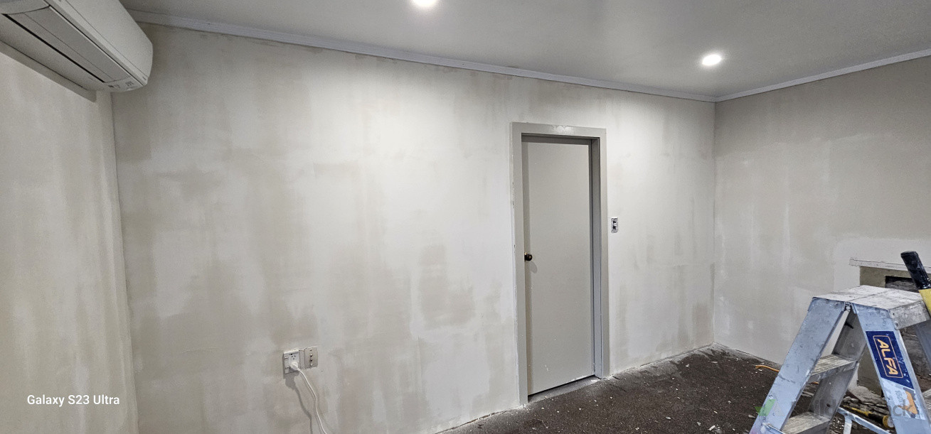 Level 5 Plaster 1st Coat