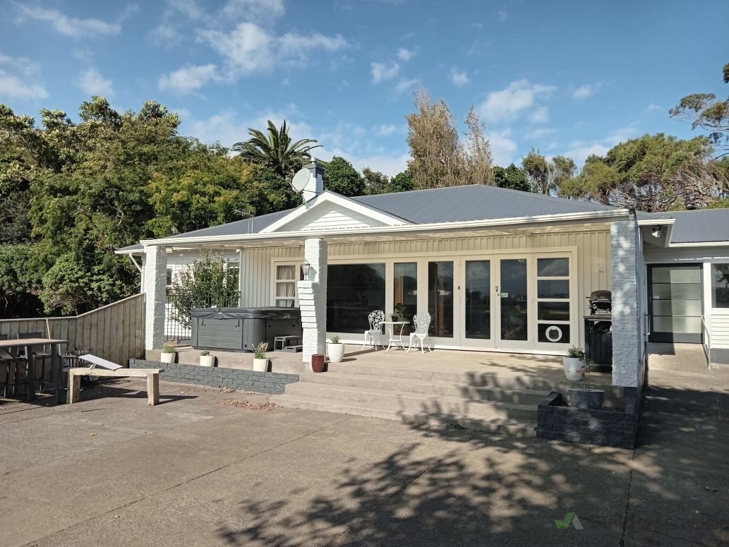 Exterior house & roof paint