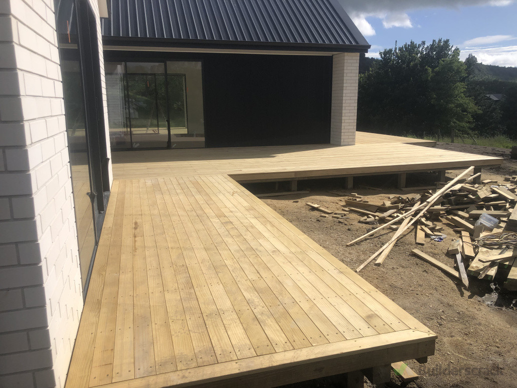 120m2 of pine decking that wraps around the living areas