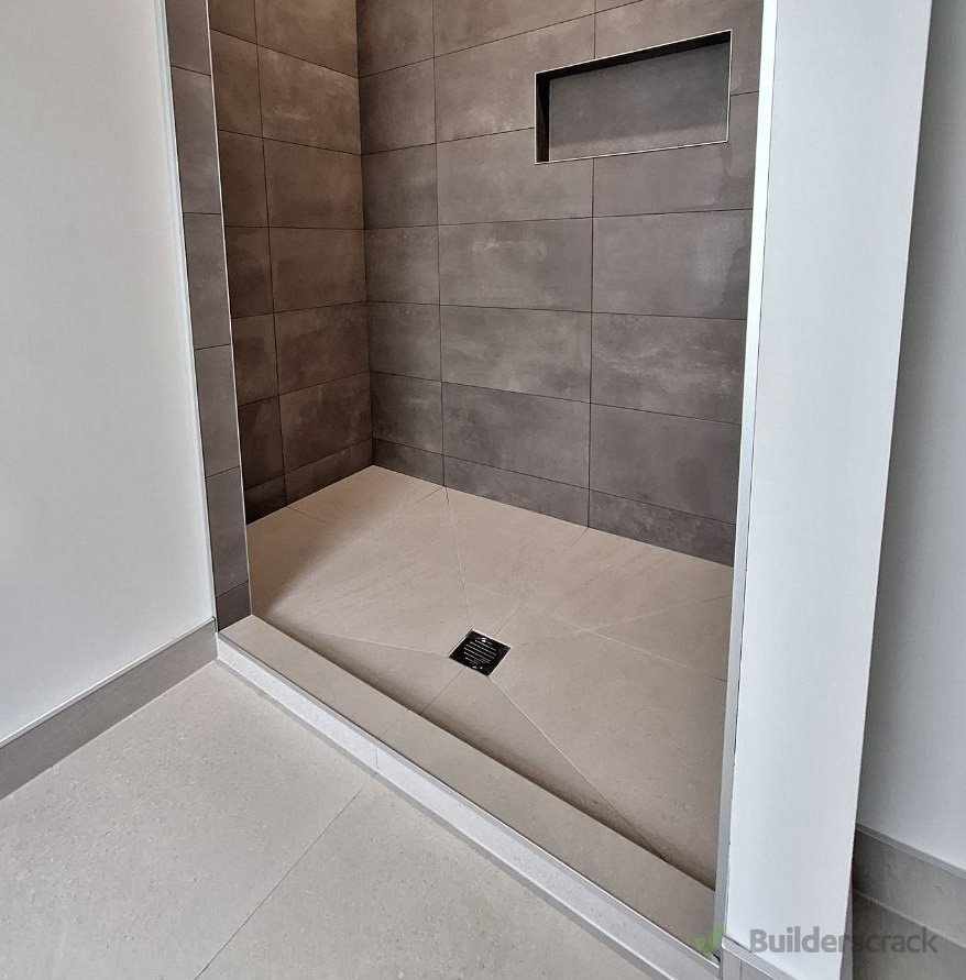 Elegant shower with built-in niche, fully tiled and designed by Direct Tiling