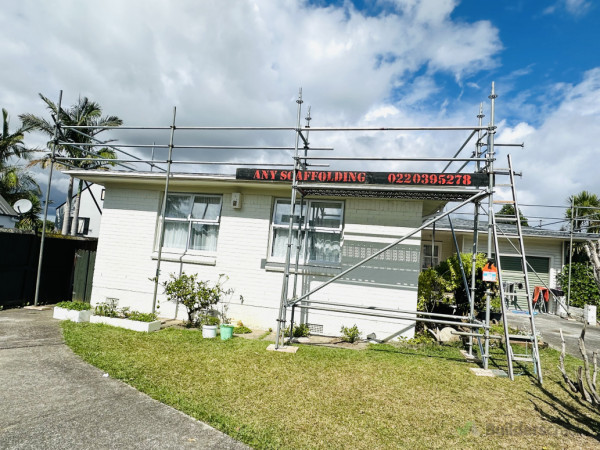 Safe ladder access landing platform.