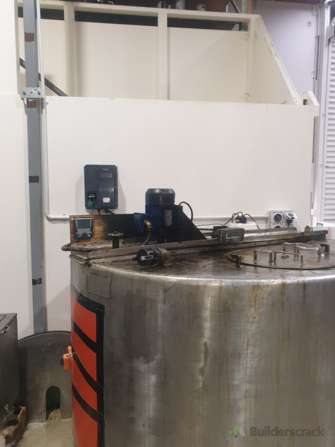 VSD with temporary controller setup for mixer.