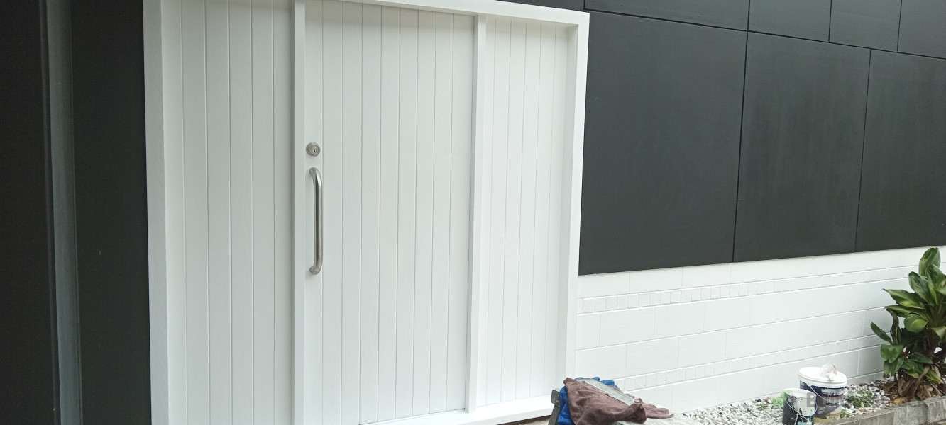 Perparation .,All Painted surfaces to be processed was made sound . Bare timber was wood primed ,undercoated , and twofull top coats