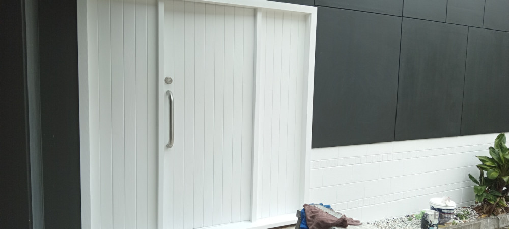 Perparation .,All Painted surfaces to be processed was made sound . Bare timber was wood primed ,undercoated , and twofull top coats