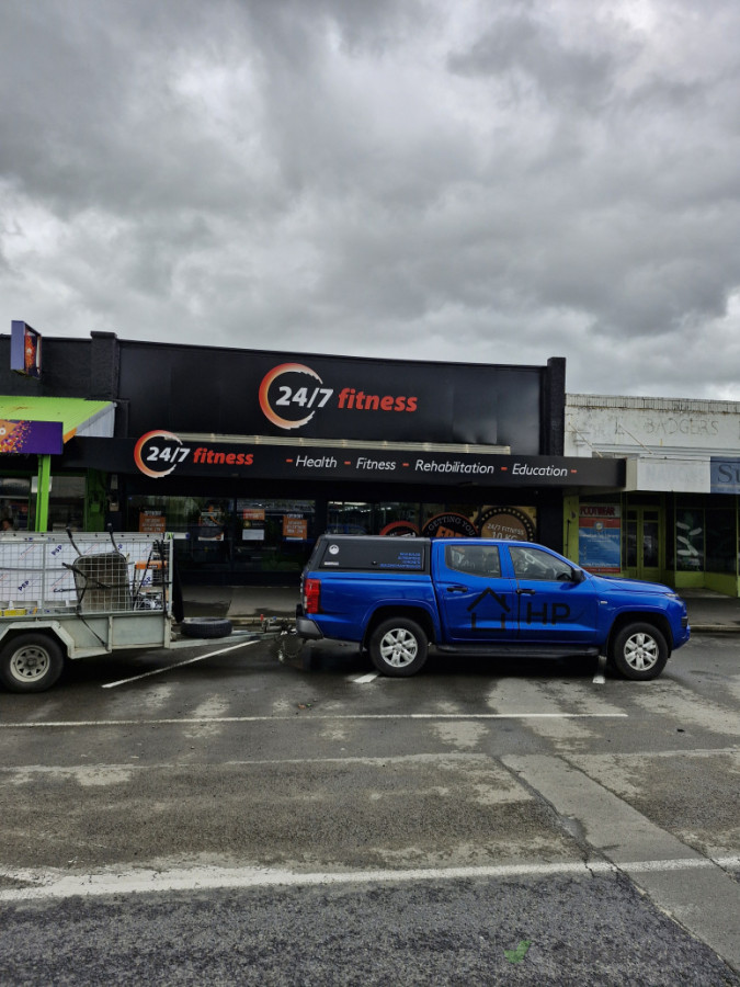 Signage and shopfitting install