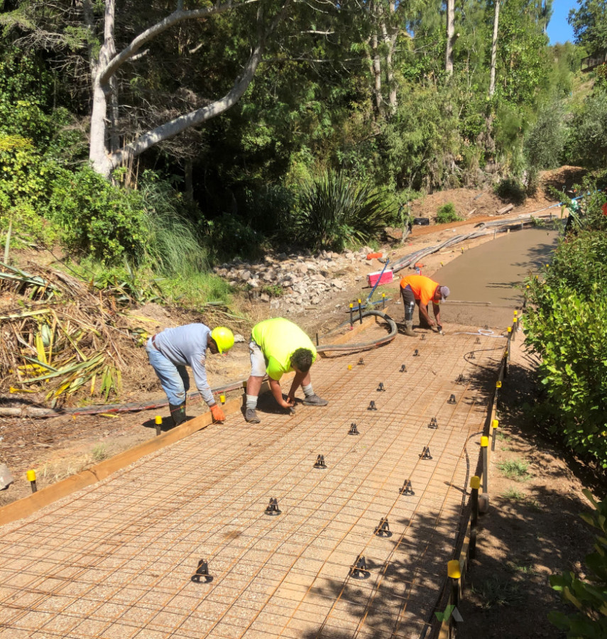 tying steel & chairs