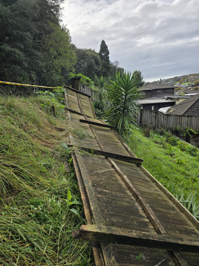 Old 1.8m paling fence that had blown over in Easter Weekend storm. Client asked for old fence to be removed from site and new 1.8m paling fence to be installed
