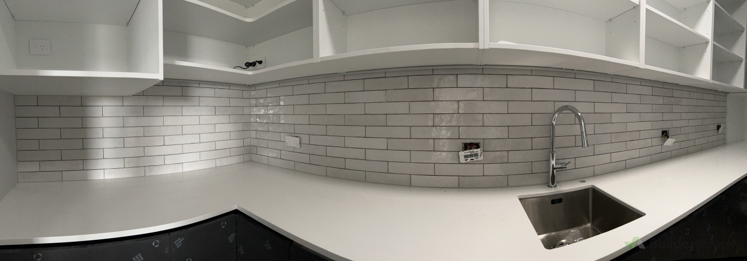 Kitchen splash back with subway tiles