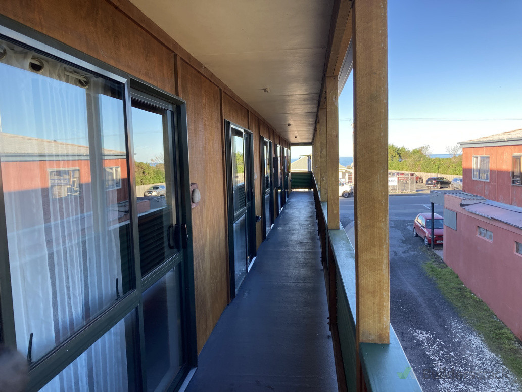 Backpackers Window Clean