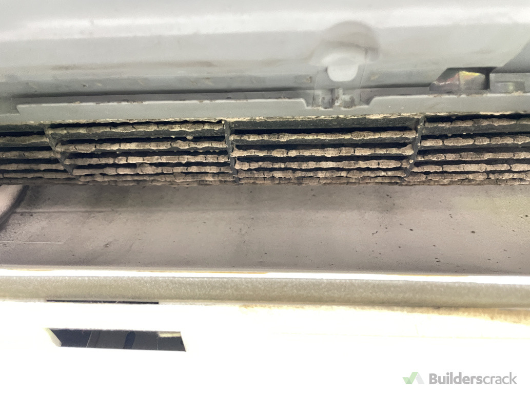 Mouldy fan of heat pump