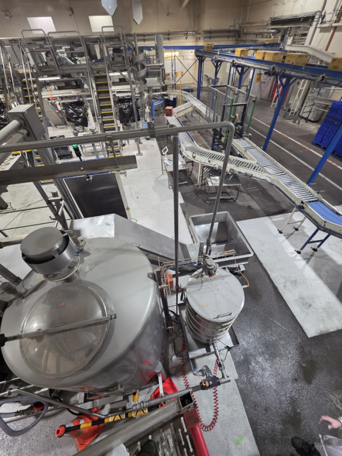 Installation of new stainless steel sunflower oil tank